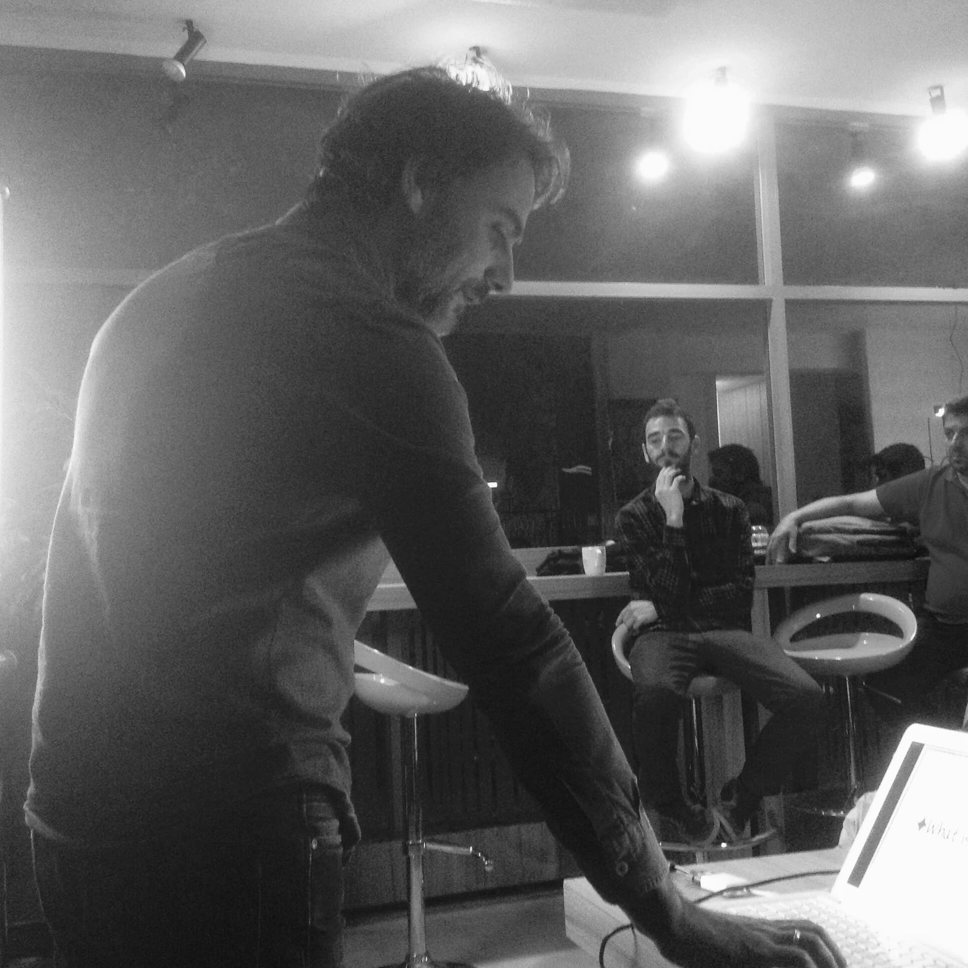 Nikos Batsios coaching a team